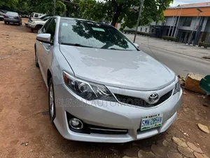 Toyota Camry SE 4dr Sedan (2.5L 4cyl 6A) 2013 Silver