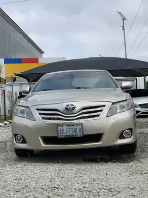 Toyota Camry SE V6 4dr Sedan (3.5L 6cyl 6AM) 2008 Gold