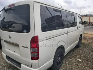 Toyota HiAce 2014 White