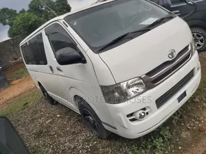 Toyota HiAce 2014 White
