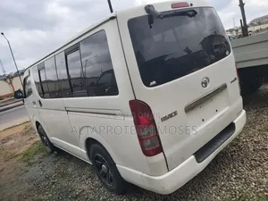 Toyota HiAce 2014 White