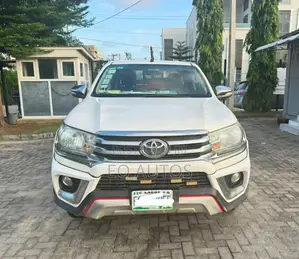 Toyota Hilux 2019 White