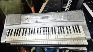Yamaha PSR-E303 Portable Keyboard