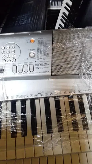 Yamaha PSR-E303 Portable Keyboard
