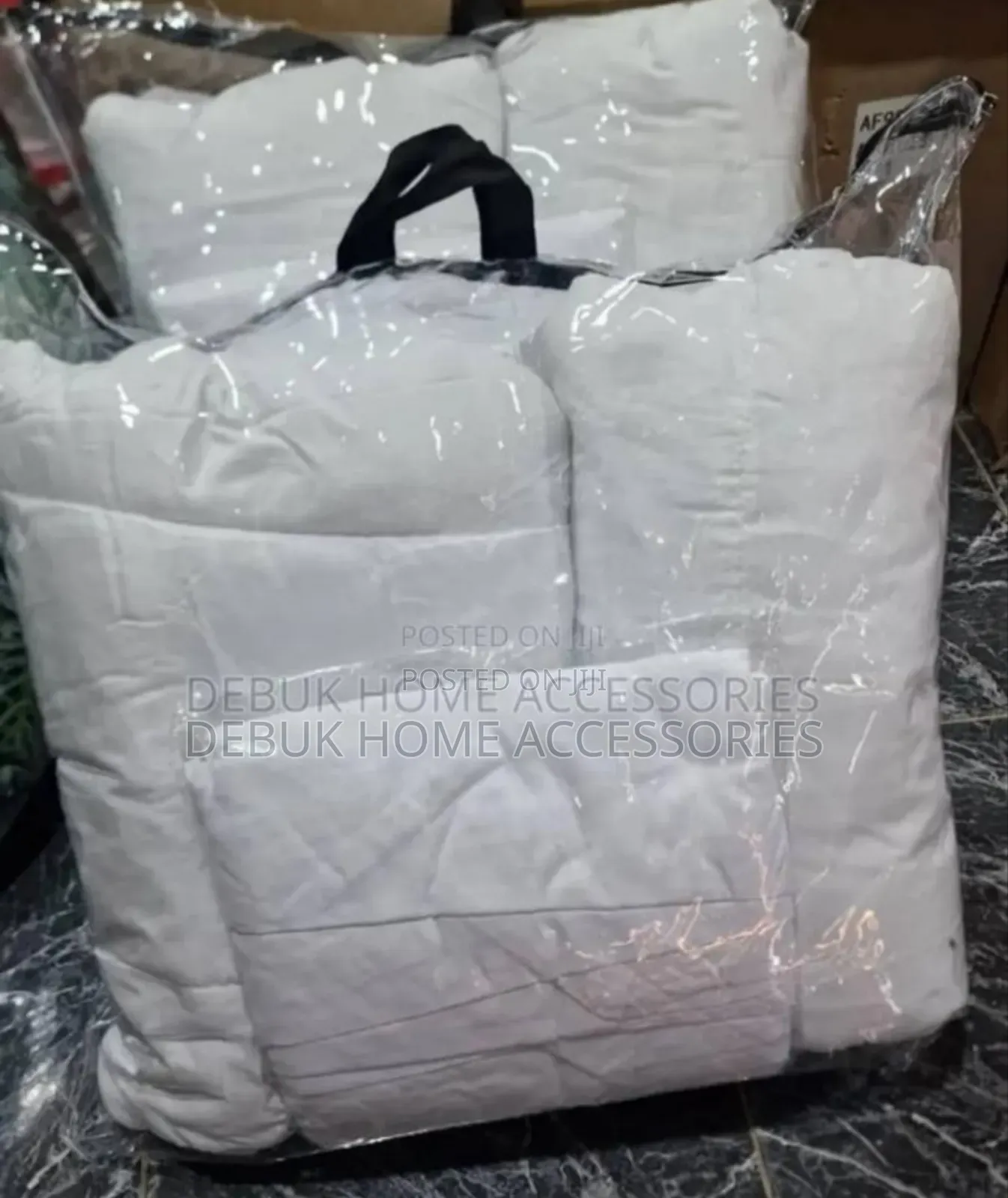 Attractive 6/6 Duvets Set