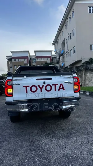 Toyota Hilux 2017 White