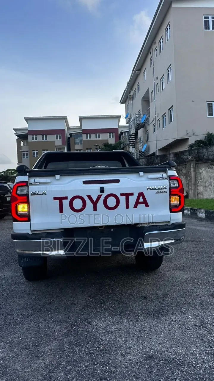 Toyota Hilux 2017 White