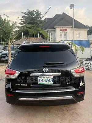 Nissan Pathfinder SV 2018 Black