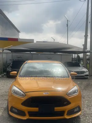 Ford Focus 2014 Yellow