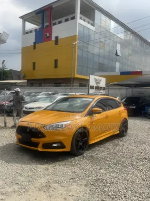 Ford Focus 2014 Yellow