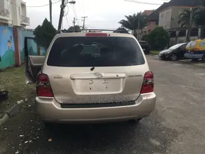 Toyota Highlander 2005 Gold