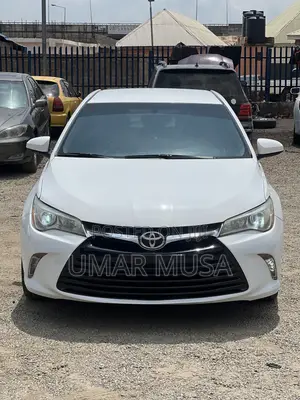 Toyota Camry XLE 4dr Sedan (2.5L 4cyl 6A) 2016 White