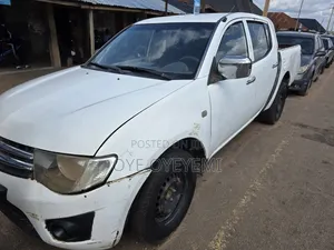 Mitsubishi L200 2012 White