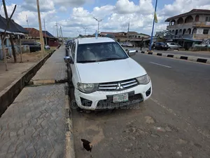 Mitsubishi L200 2012 White