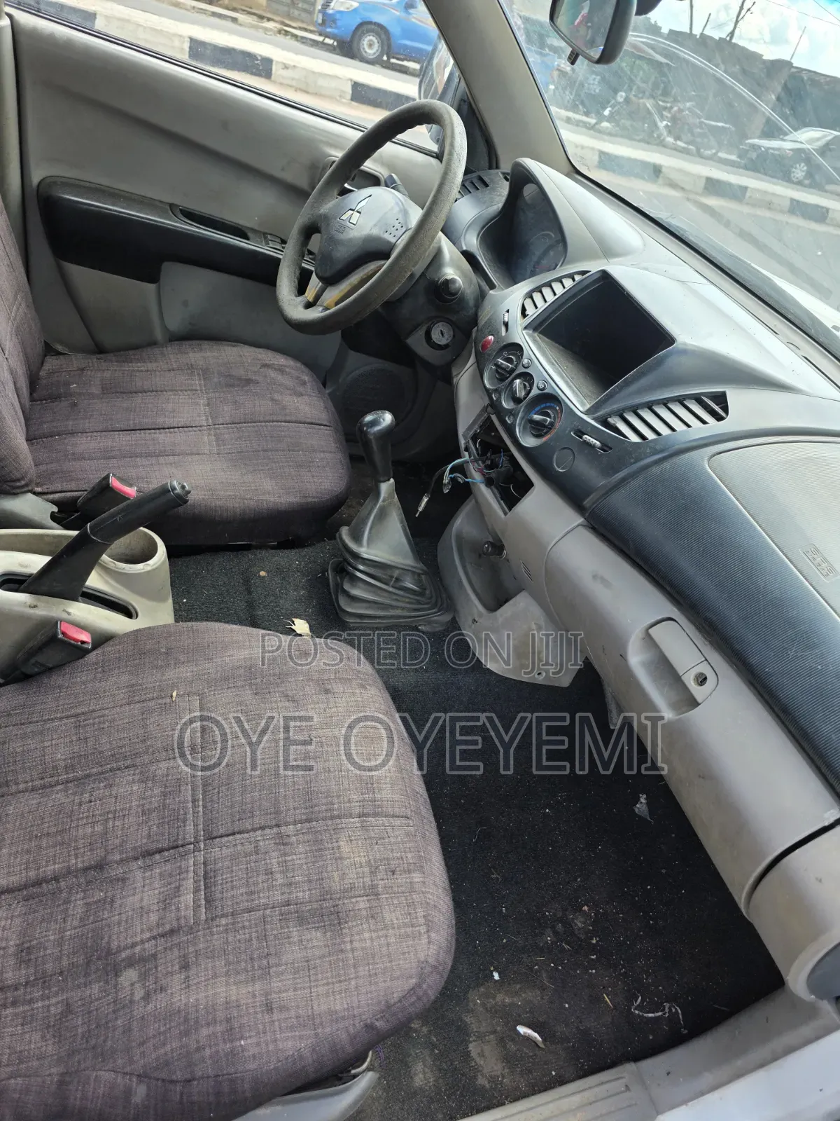 Mitsubishi L200 2012 White