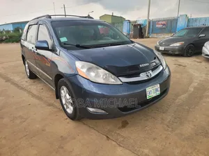 Toyota Sienna CE 8 Passenger 2010 Green