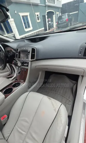 Toyota Venza 2010 Silver