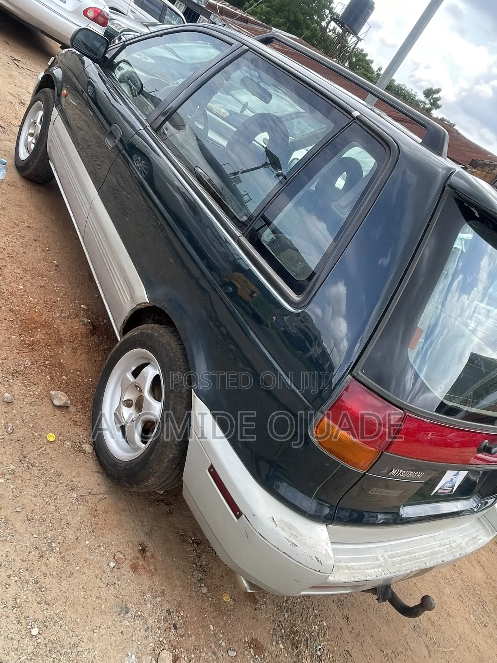 Mitsubishi SpaceRunner 2000 Green