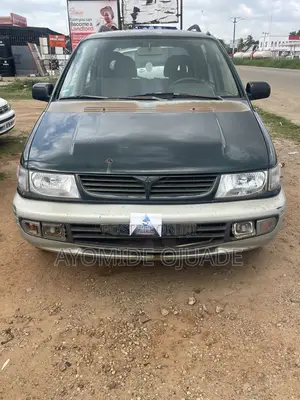 Mitsubishi SpaceRunner 2000 Green