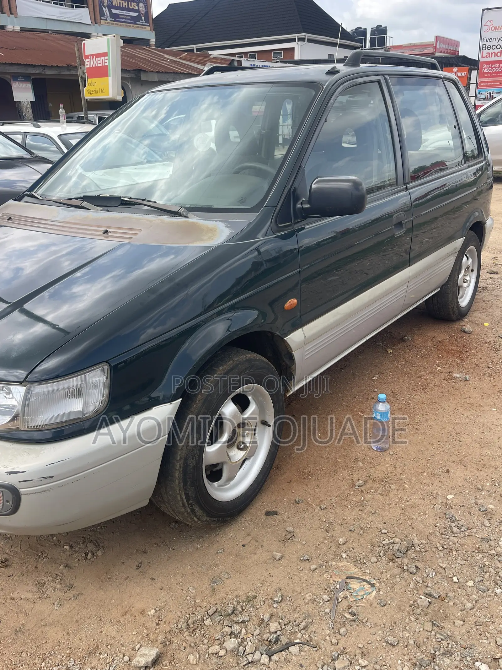 Mitsubishi SpaceRunner 2000 Green