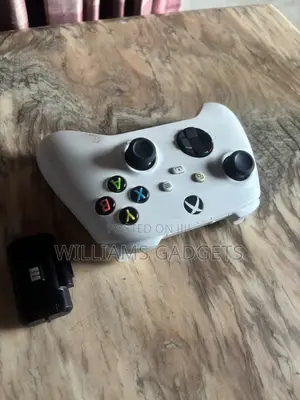 Xbox Series Controller With Rechargeable Battery