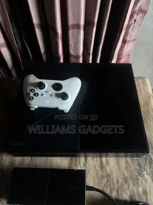 Xbox One 1tb, One Wireless Controller (Series Controller) and 20 Games