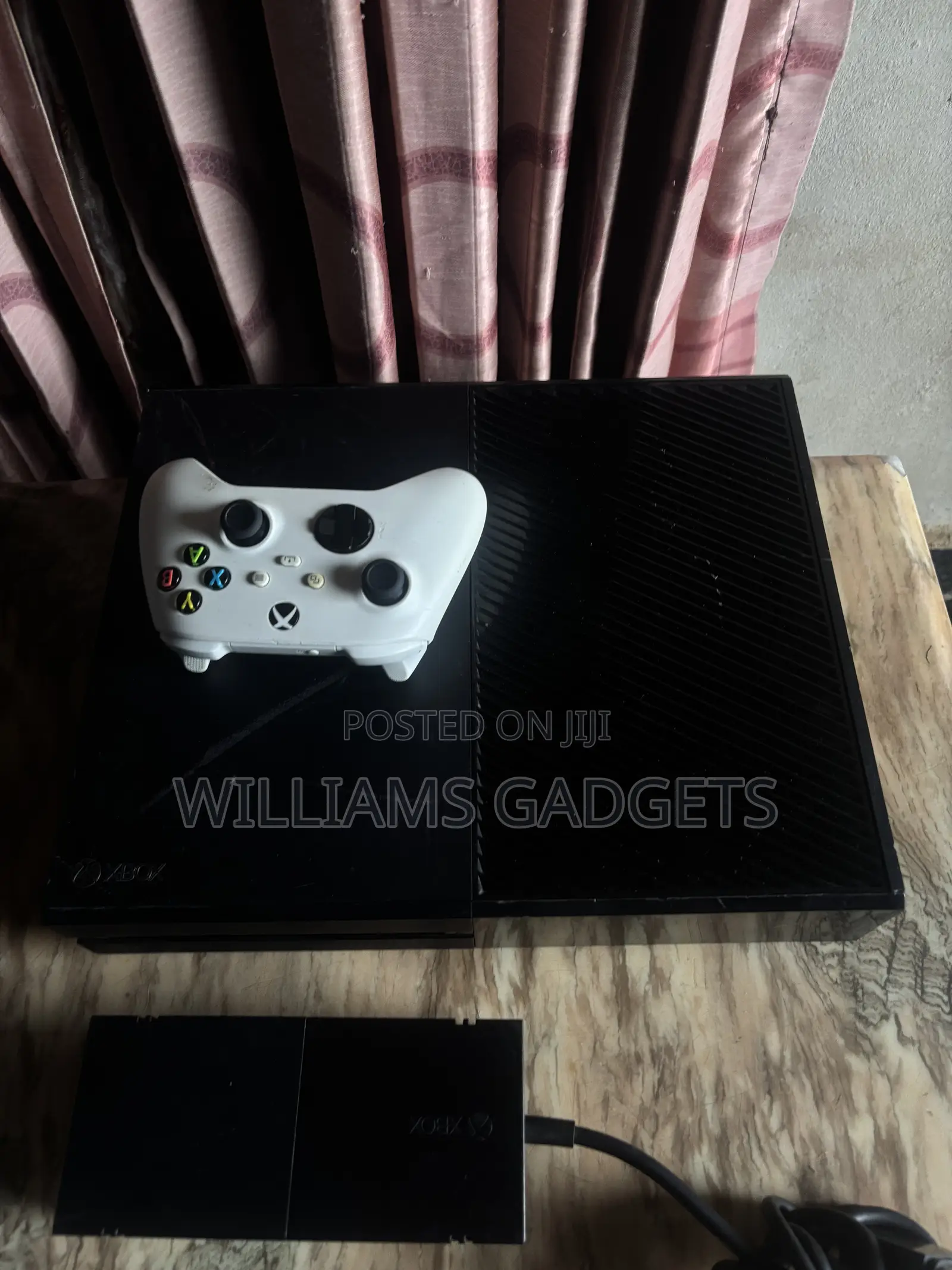 Xbox One 1tb, One Wireless Controller and 20 Games
