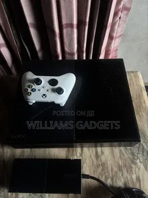 Xbox One 1tb, One Wireless Controller and 20 Games