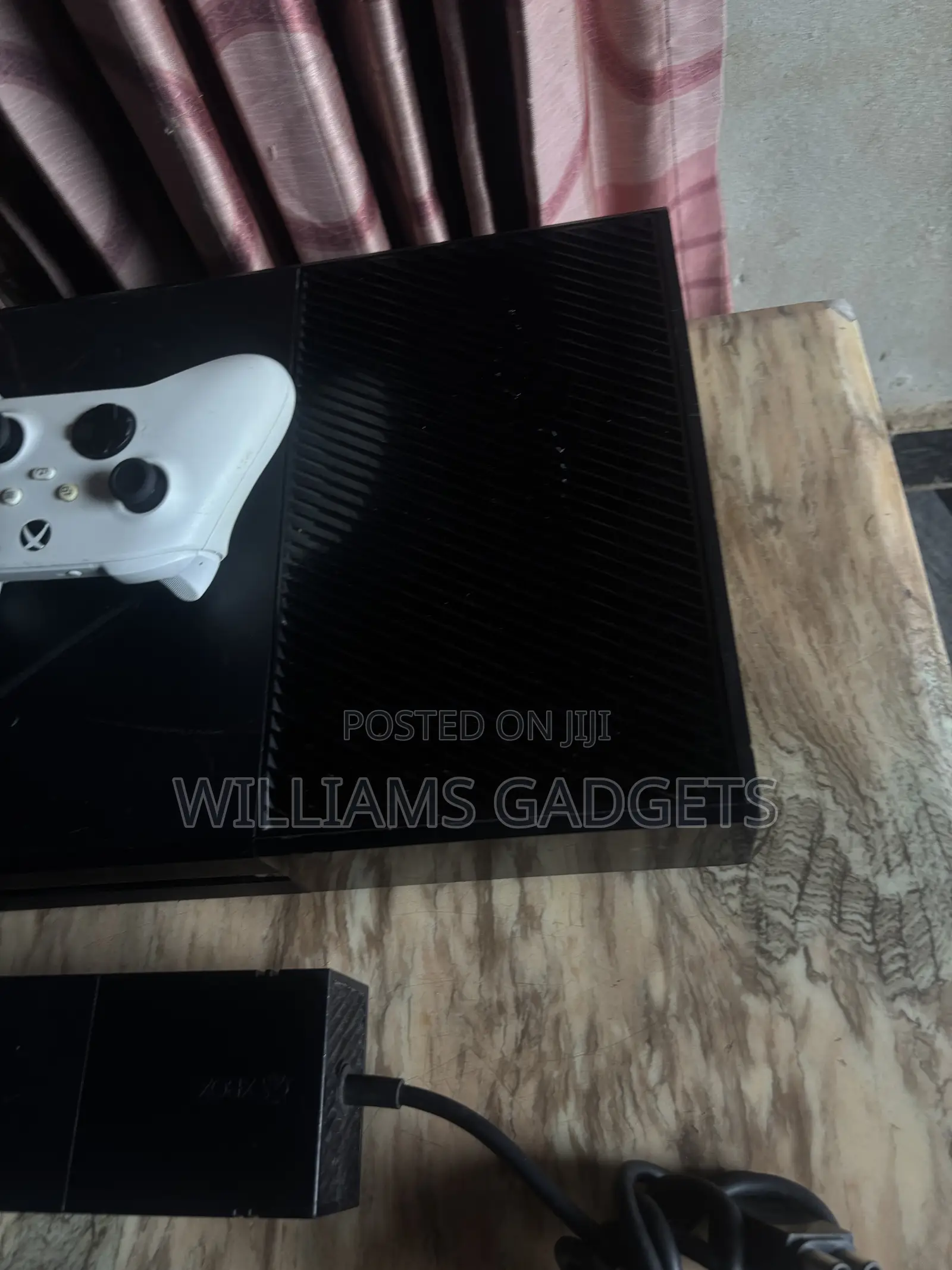 Xbox One 1tb, One Wireless Controller and 20 Games
