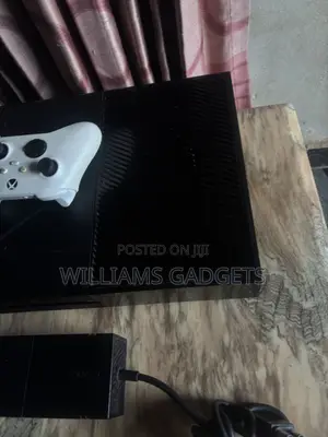 Xbox One 1tb, One Wireless Controller and 20 Games