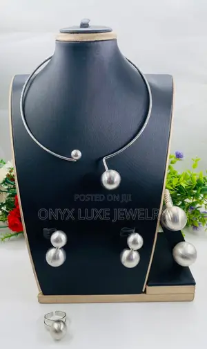 Women’S Silver Tone Statement Jewelry Set
