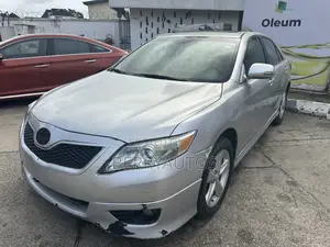 Toyota Camry SE 4dr Sedan (2.5L 4cyl 6AM) 2010 Silver