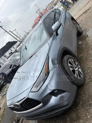 Toyota Highlander XLE 2022 Blue