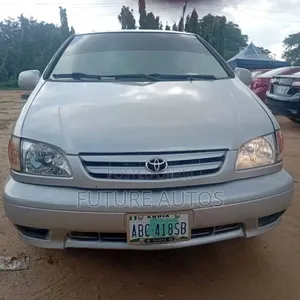 Toyota Sienna 2002 Silver