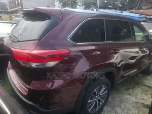 Toyota Highlander XLE 2019 Burgundy