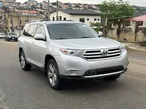 Toyota Highlander SE 2012 Silver