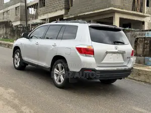 Toyota Highlander SE 2012 Silver