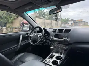 Toyota Highlander SE 2012 Silver