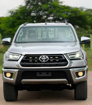 Toyota Hilux 2024 Silver