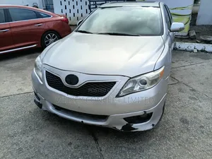 Toyota Camry SE 4dr Sedan (2.5L 4cyl 6AM) 2010 Silver