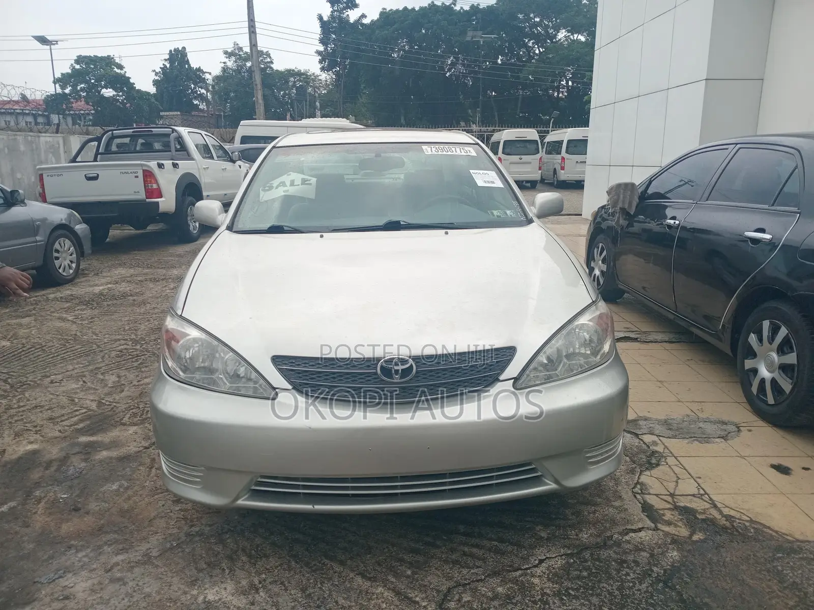 Toyota Camry 2005 Gold