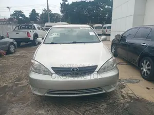 Toyota Camry 2005 Gold
