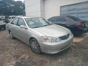Toyota Camry 2005 Gold