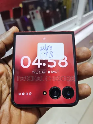 New Motorola Razr Ultra 2025 1 TB Red