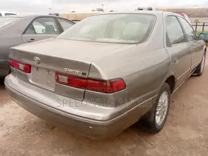Toyota Camry 2000 Gray