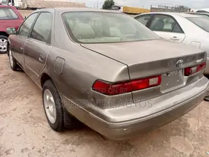 Toyota Camry 2000 Gray