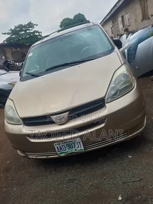 Toyota Sienna 2005 Gold
