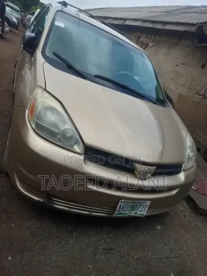 Toyota Sienna 2005 Gold
