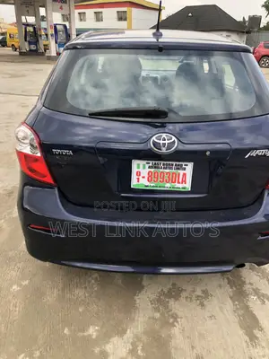 Toyota Matrix Hatchback FWD (1.8L 4cyl 5M) 2010 Blue