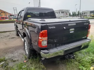 Toyota Hilux 2012 Black